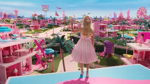 Margot Robbie sebagai Barbie dalam teaser film live action Barbie. Foto: Dok. Tangkapan Layar YouTube Warner Bros