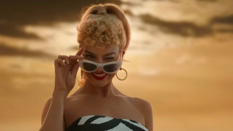 Margot Robbie sebagai Barbie dalam teaser film live action Barbie. Foto: Dok. Tangkapan Layar YouTube Warner Bros
