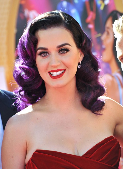 Katy Perry dengan warna rambut deep violet. Foto: Featureflash Photo Agency/Shutterstock