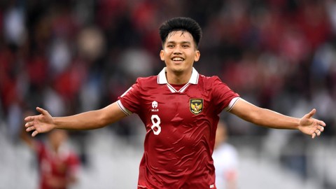 Pesepak bola Timnas Indonesia Witan Sulaeman berselebrasi usai mencetak gol ke gawang Timnas Kamboja dalam pertandingan Grup A Piala AFF 2022 di Stadion Utama Gelora Bung Karno (SUGBK), Jakarta, Jumat (23/12/2022). Foto: Akbar Nugroho Gumay/ANTARA FOTO