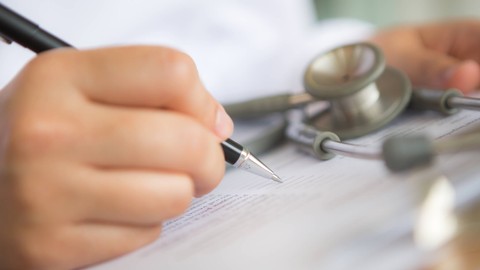 Ilustrasi surat visum. Foto: jannoon028/Shutterstock