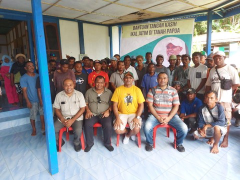 Sambut Natal, Ikaljatim Berbagi Bantuan dengan Masyarakat Kota Sorong (1)