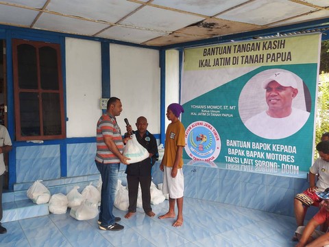 Sambut Natal, Ikaljatim Berbagi Bantuan dengan Masyarakat Kota Sorong (2)