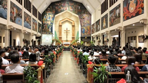 Foto: Suasana Misa Malam Natal di Sejumlah Gereja Yogyakarta