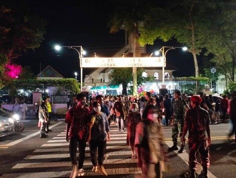 Antusias Umat Kristiani di Gunungkidul Ikuti Misa Malam Natal (1)