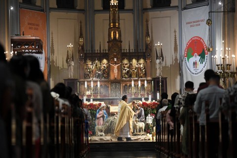 Foto: Suasana Misa Malam Natal di Gereja Katedral Jakarta