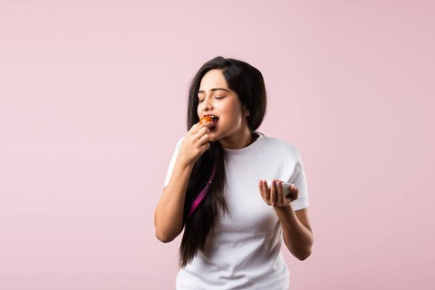 Zodiak Hari Ini: Leo Ice Skating, Cancer Tergoda Makanan Manis