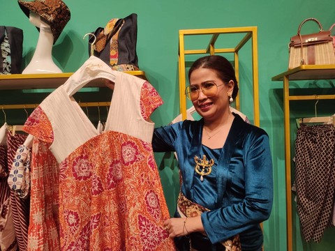 Incar Wisatawan Asing, Desainer Ini Buka Butik Batik di Bali