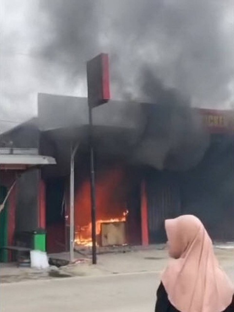 Rumah Makan Rocket Chicken di Blora Ludes Terbakar