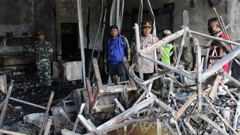 Rumah Makan Rocket Chicken di Blora Ludes Terbakar (1)