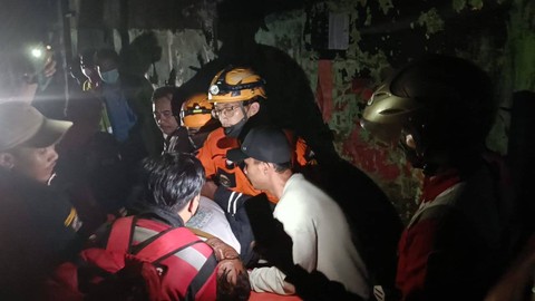 Kebakaran Rumah di Mampang Padam Setelah Hampir 5 Jam Pemadaman