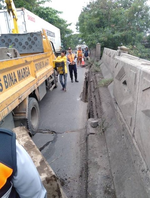 Waspada, Tembok Jembatan Marunda di Jakut Hampir Roboh (1)