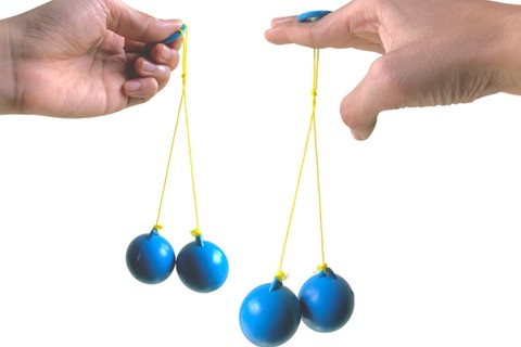 Permainan tradisional lato-lato. Foto: tangguhpro/Shutterstock