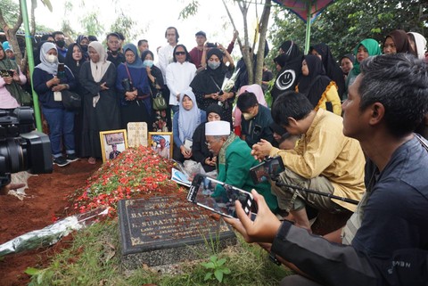 Istri Ungkap Alasan Pindah Tempat Pemakaman Pak Ogah  (2)