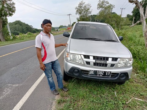 Sebuah Mobil Ditemukan Terparkir di Pinggir Jalan Purbolinggo, Lampung Timur (1)