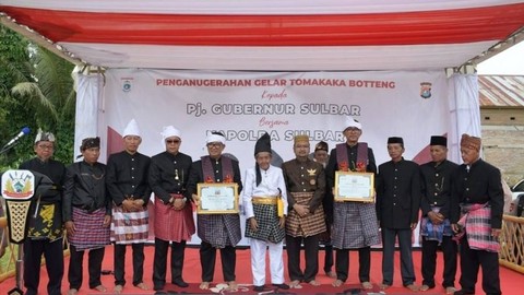 Penjabat Gubernur dan Kapolda Sulbar Dianugerahi Gelar Adat Tomakaka Malaqbi