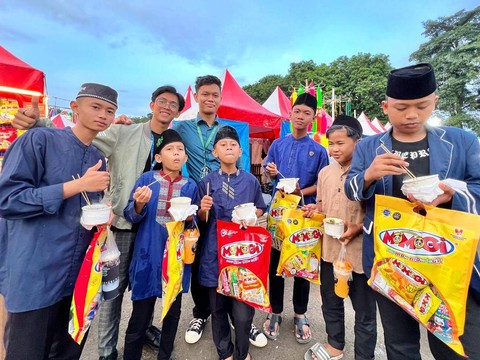 HUT ke-7, Lampung Geh Traktir Puluhan Anak Yatim Makan Sepuasnya Tanpa Batas (2)