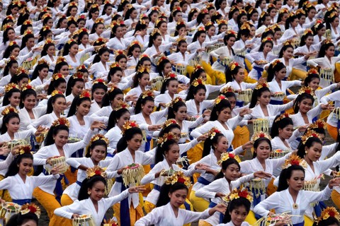 Foto: Pagelaran Budaya Akhir Tahun Digelar di Jembrana, Bali