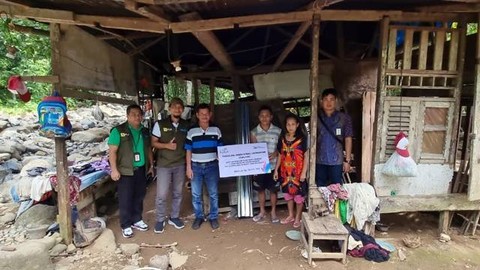 Warga Terdampak Cuaca Ekstrem di Sangihe dan Gorontalo Terima Bantuan dari PLN