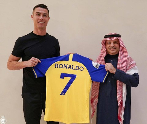 Cristiano Ronaldo resmi gabung ke klub Arab Saudi, Al Nassr. Foto: Instagram/@alnassr_fc