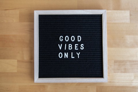 Arti Good Vibes dalam Bahasa Pergaulan Remaja