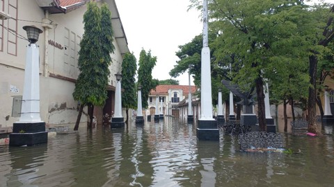 Kota Lama Semarang Juga Dikepung Banjir, Begini Kondisinya (5)