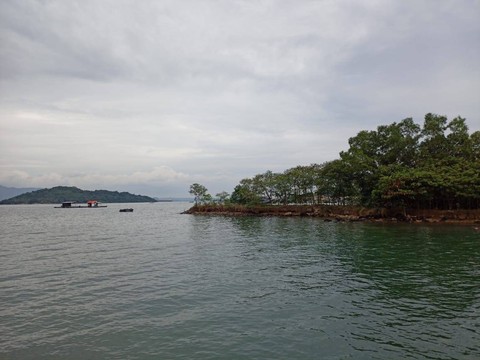 Menikmati Libur Tahun Baru di Pantai Kelapa Kunjir, Pesawaran, Lampung (1)