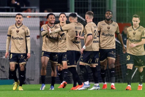 Hasil Liga Prancis: Ditekuk RC Lens, Paris Saint-Germain Telan Kekalahan Perdana (2)