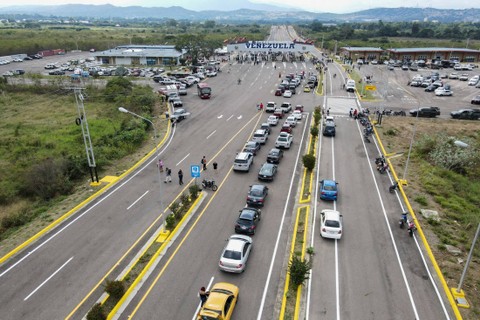 Foto: Jembatan Perbatasan Kolombia-Venezuea Kembali Dibuka