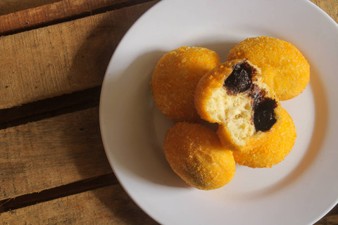 Ilustrasi roti goreng isi cokelat. Foto: Fillah Alfatih/Shutterstock