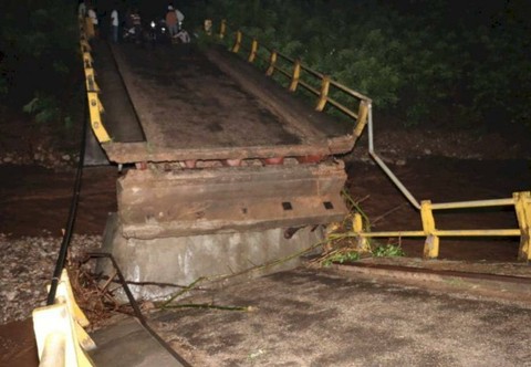 Akibat Banjir, Jembatan Nunpisa di Kupang Putus, Akses Transportasi Lumpuh