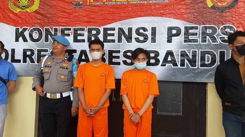 Pakai Baju Tahanan, Ini Tampang Pemuda Bandung yang Viral Bacok Orang