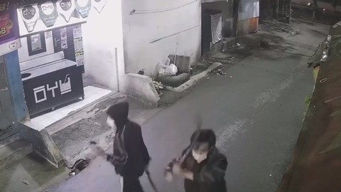 Pakai Baju Tahanan, Ini Tampang Pemuda Bandung yang Viral Bacok Orang (1)