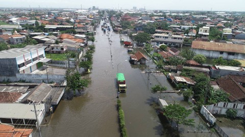 Kondisi Jalan Kaligawe Raya dan Jalan Pantura terendam banjir di Kota Semarang. Foto: Dok. Istimewa