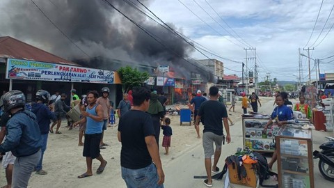 Kebakaran 7 tempat usaha di Distrik Muara Tami Kota Jayapura Papua. Foto Humas Polresta Jayapura Kota