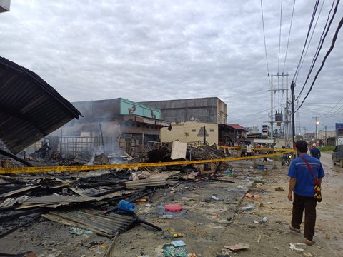 Kebakaran 7 tempat usaha di Distrik Muara Tami Kota Jayapura Papua. Foto Humas Polresta Jayapura Kota