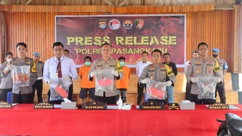Polres Pasangkayu merilis kasus pembunuhan wanita disertai pemerkosaan dan pencurian sepeda motor milik korban. Foto: Istimewa