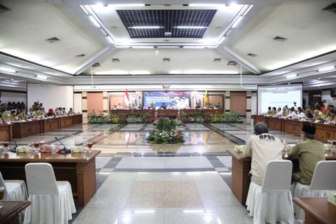 Rapat Koordinasi Penanganan Bencana Banjir Provinsi Jawa Tengah di Gedung Gradhika Bakti Praja, Semarang, pada Selasa (2/1). Foto: BNPB