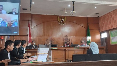 Suasana sidang kasus dugaan penipuan dengan terdakwa Mantan Ketua DPRD Jabar, Irfan Suryanagara, di PN Bale Bandung. Foto: Rachmadi Rasyad/kumparan