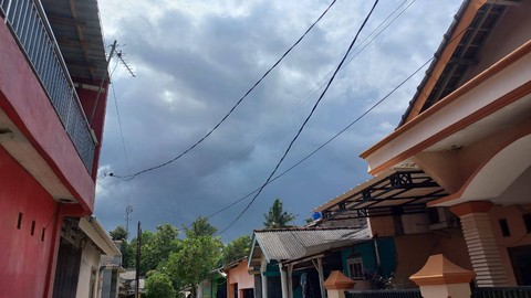Awan mendung menyelimuti kota Bandar Lampung. | Foto: Sinta Yuliana/Lampung Geh