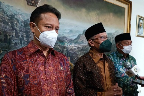 Menteri Kesehatan Budi Gunadi Sadikin dan Ketum PP Muhammadiyah Haedar Nashir di Gedung Muhammadiyah, Menteng, Jakarta Pusat, Selasa (3/1). Foto: Andika Ramadhan/kumparan