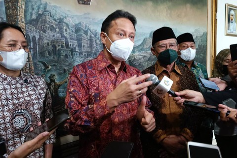 Menteri Kesehatan Budi Gunadi Sadikin dan Ketum PP Muhammadiyah Haedar Nashir di Gedung Muhammadiyah, Menteng, Jakarta Pusat, Selasa (3/1). Foto: Andika Ramadhan/kumparan