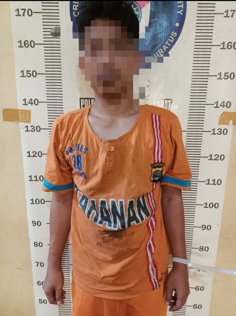 Pelaku persetubuhan terhadap anak kandungnya sendiri di Kabupaten Tulang Bawang Barat. | Foto: ist