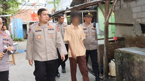 Polisi antar pulang pelajar yang terlibat tawuran di Jakarta Barat. Foto: Polres Metro Jakarta Barat
