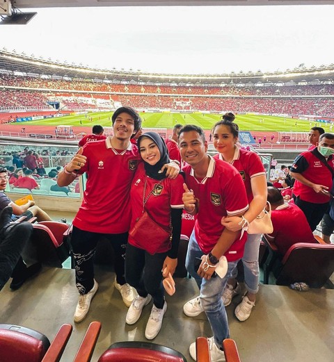 Aurel Hermansyah, Atta Halilintar, Raffi Ahmad, Nagita Slavina di GBK. Foto: Instagram/attahalilintar