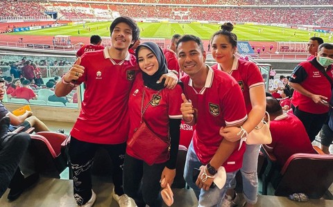 Aurel Hermansyah, Atta Halilintar, Raffi Ahmad, Nagita Slavina di GBK. Foto: Instagram/attahalilintar