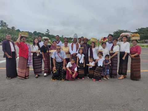 Foto bersama keluarga Lamaholot Sorong Selatan. Foto: Istimewa