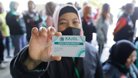 Relawan Komunitas Ojek Online Dukung Ganjar (Kajol Ganjar) menggelar kegiatan 'Sembako Murah' di Sekretariat Kajol Indonesia, Pancoran Mas, Depok, Jawa Barat, Sabtu (7/1/2023). Foto: Dok. Istimewa