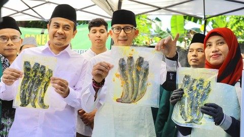 Sandiaga Uno panen lele bersama PWNU DKI. Foto: Dok. Istimewa