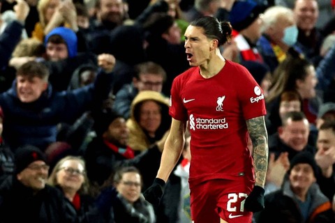 Pemain Liverpool Darwin Nunez merayakan gol pertama mereka saat lawan Wolverhampton Wanderers di Anfield, Liverpool, Inggris, Sabtu (7/1/2023). Foto: Phil Noble/REUTERS